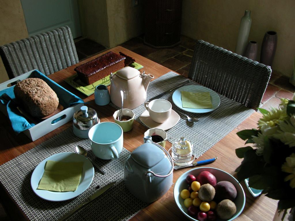 Bed and Breakfast Au Mas Des Calmettes Parisot  Экстерьер фото