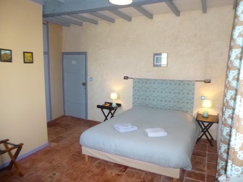 Bed and Breakfast Au Mas Des Calmettes Parisot  Номер фото