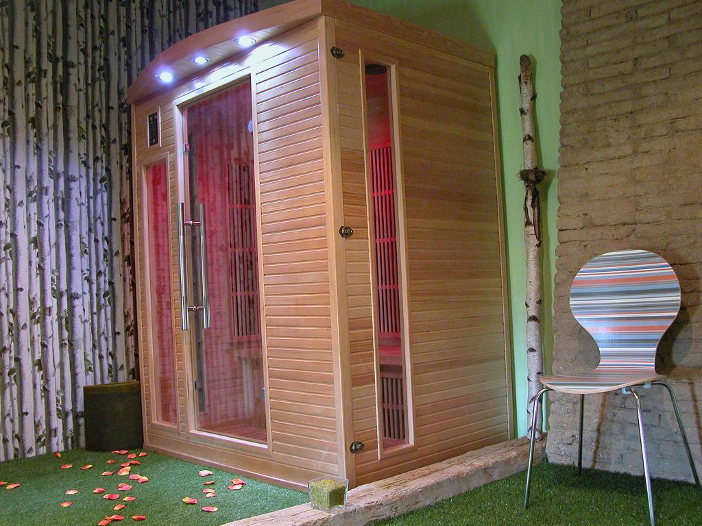 Bed and Breakfast Au Mas Des Calmettes Parisot  Экстерьер фото