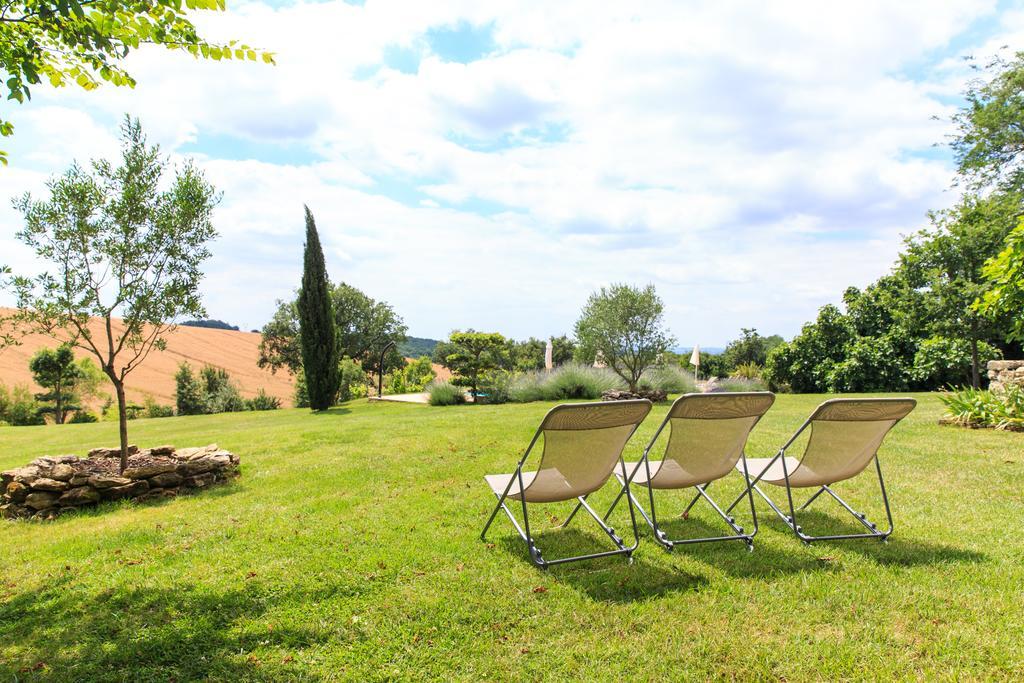 Bed and Breakfast Au Mas Des Calmettes Parisot  Экстерьер фото