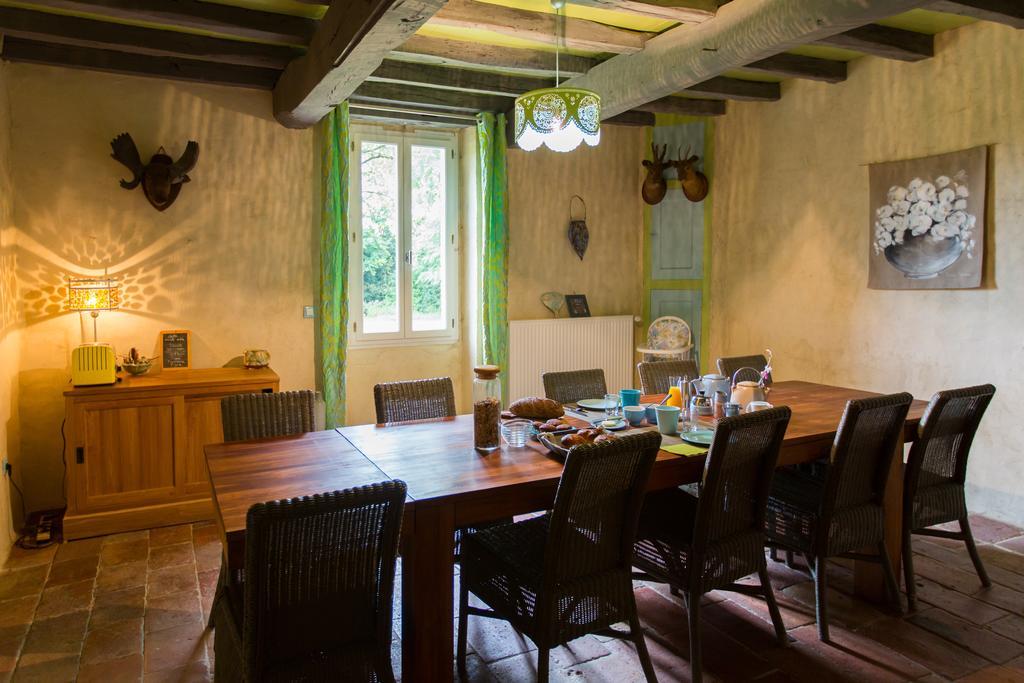 Bed and Breakfast Au Mas Des Calmettes Parisot  Экстерьер фото