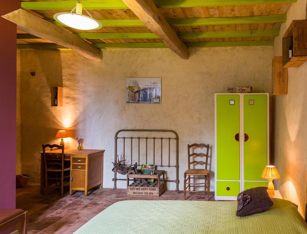 Bed and Breakfast Au Mas Des Calmettes Parisot  Экстерьер фото