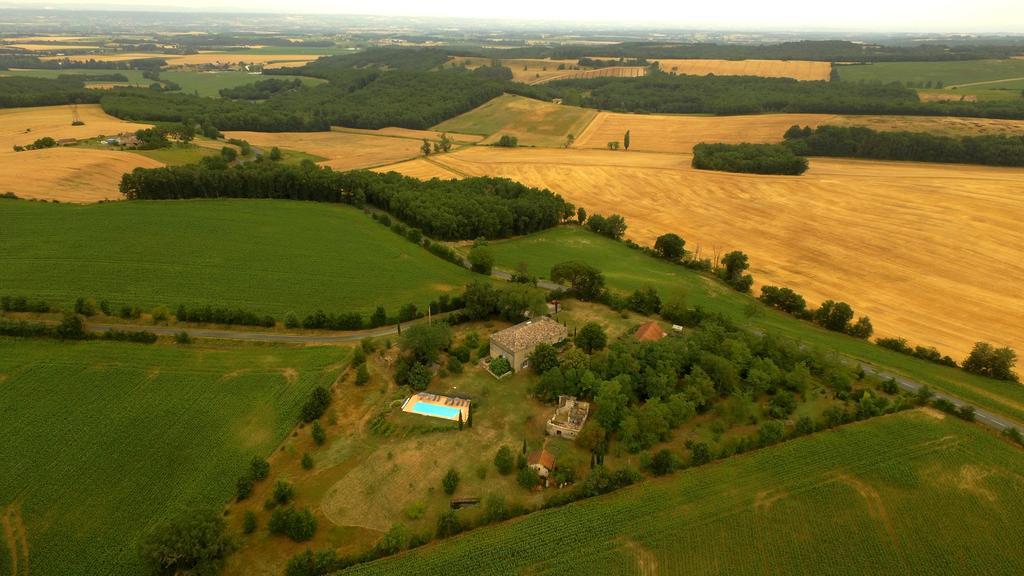 Bed and Breakfast Au Mas Des Calmettes Parisot  Экстерьер фото